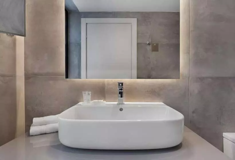 هتل Urban Rooms By Neu Collective