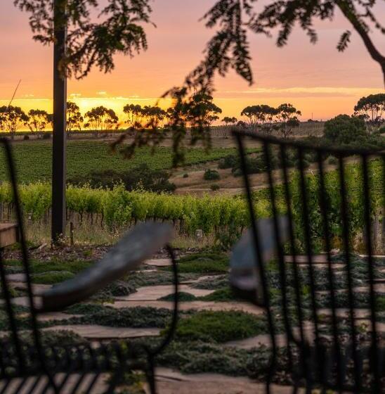 פנסיון California Road At Inkwell Wines