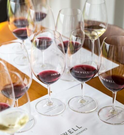 פנסיון California Road At Inkwell Wines