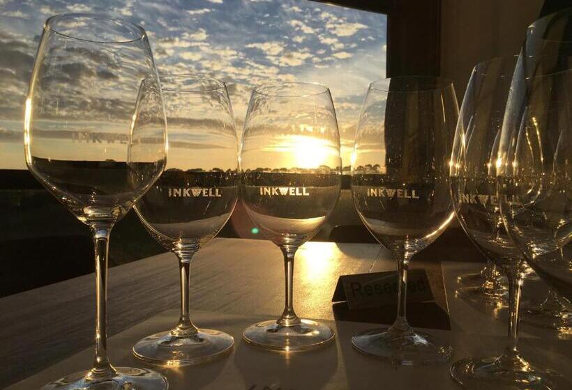 פנסיון California Road At Inkwell Wines