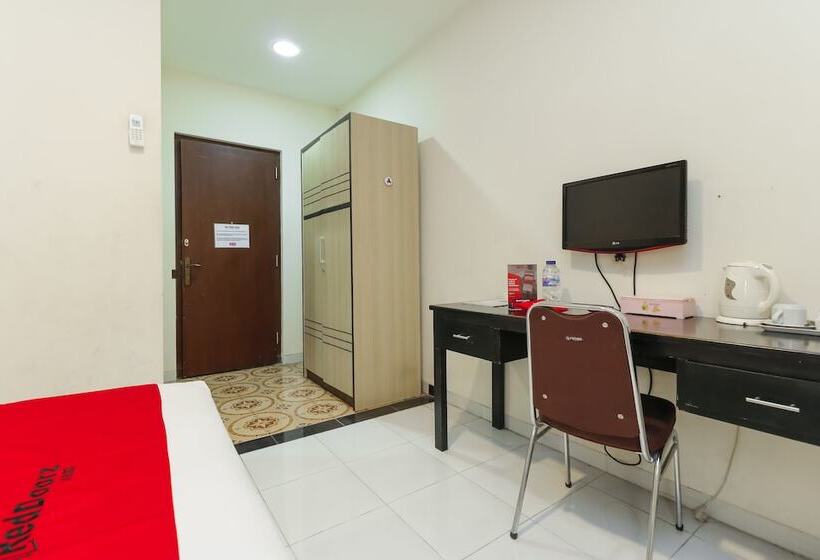 بنسيون Reddoorz Near Universitas Sebelas Maret