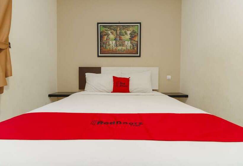 بنسيون Reddoorz Near Universitas Sebelas Maret