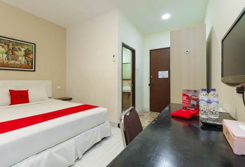 بنسيون Reddoorz Near Universitas Sebelas Maret