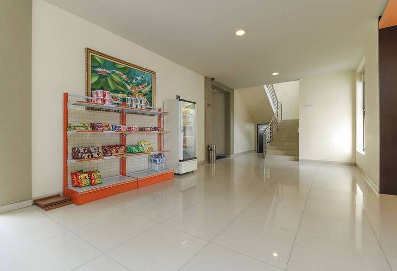 بنسيون Reddoorz Near Universitas Sebelas Maret