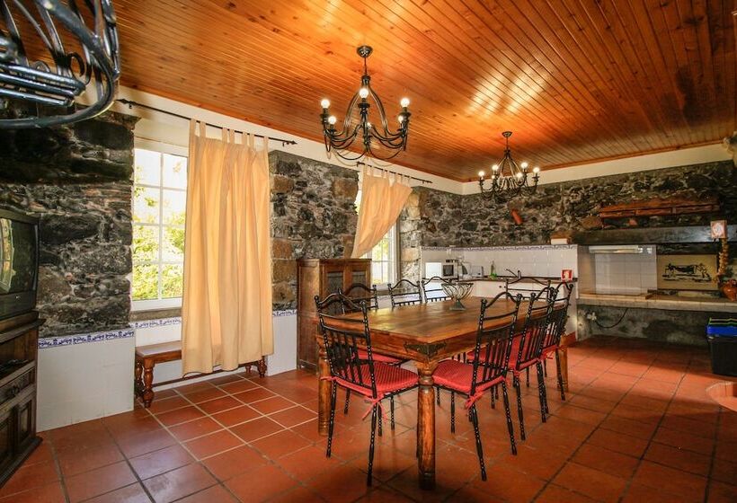 Gouveia Cottage By Analodges