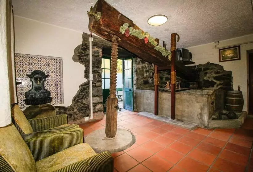 Gouveia Cottage By Analodges