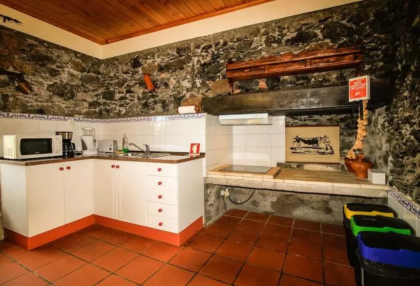 Gouveia Cottage By Analodges