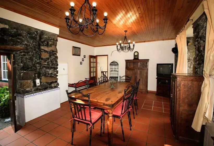 Gouveia Cottage By Analodges