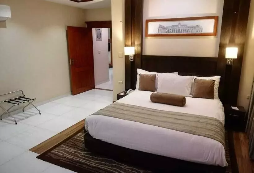 هتل Avari Xpress Faisalabad