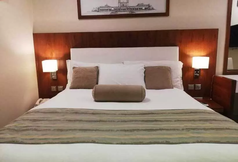 هتل Avari Xpress Faisalabad