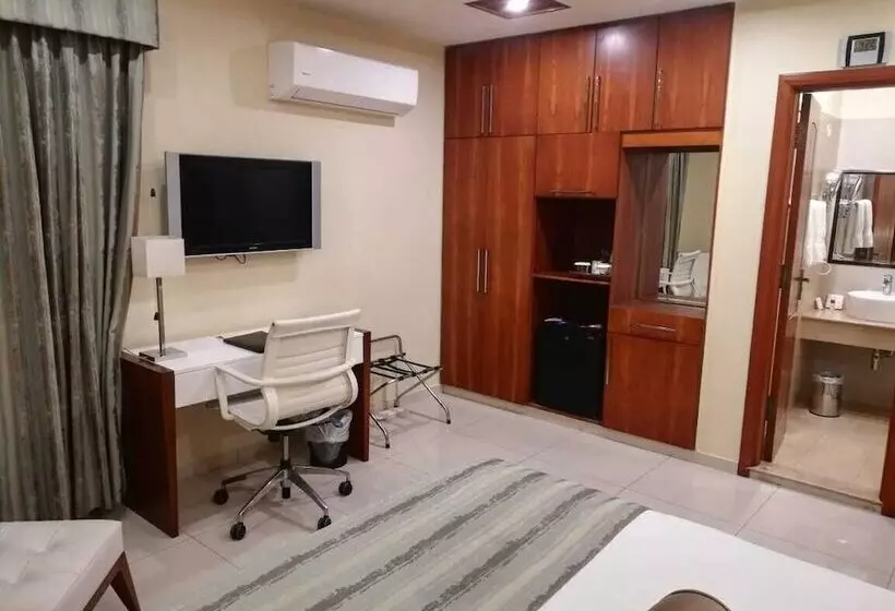 هتل Avari Xpress Faisalabad