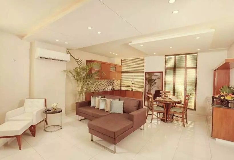 هتل Avari Xpress Faisalabad