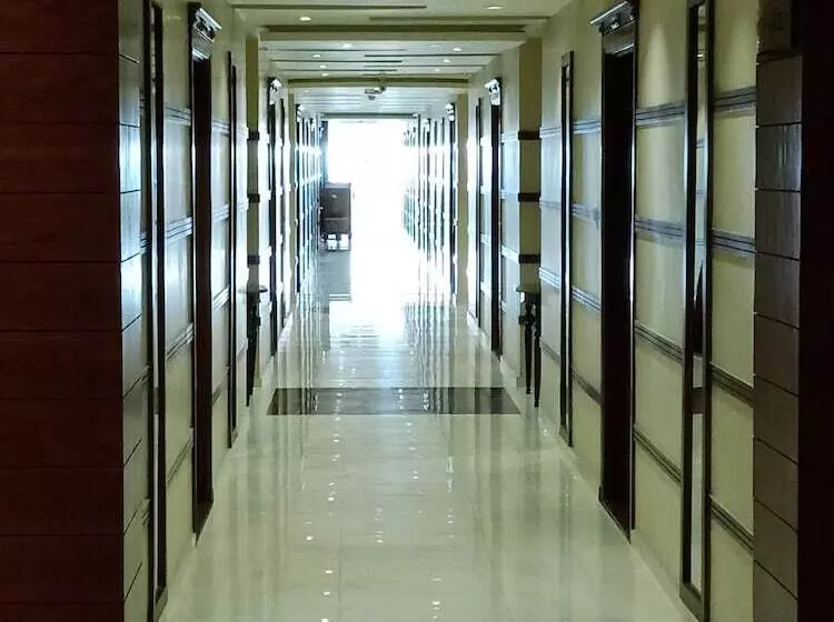 هتل Avari Xpress Faisalabad