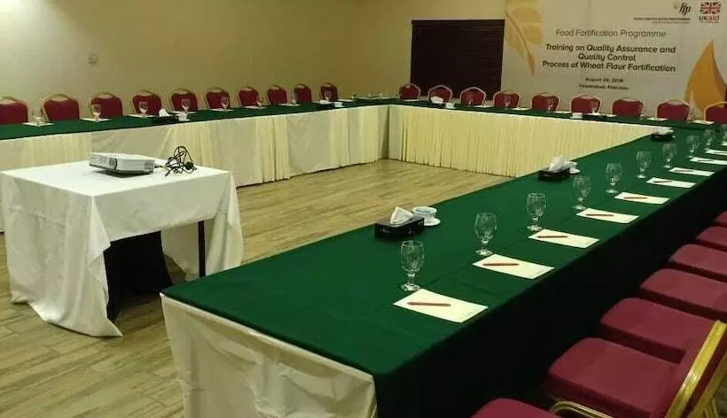 هتل Avari Xpress Faisalabad