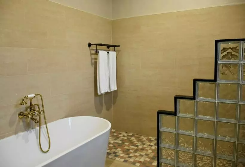 هتل Five Volcanoes Boutique