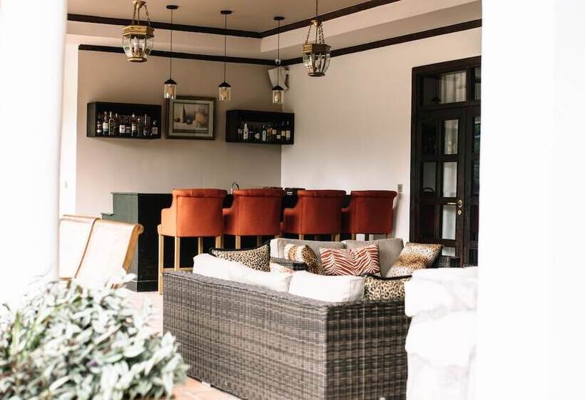 هتل Five Volcanoes Boutique