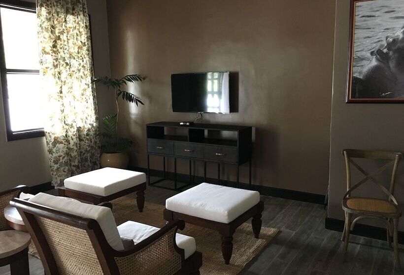 هتل Five Volcanoes Boutique