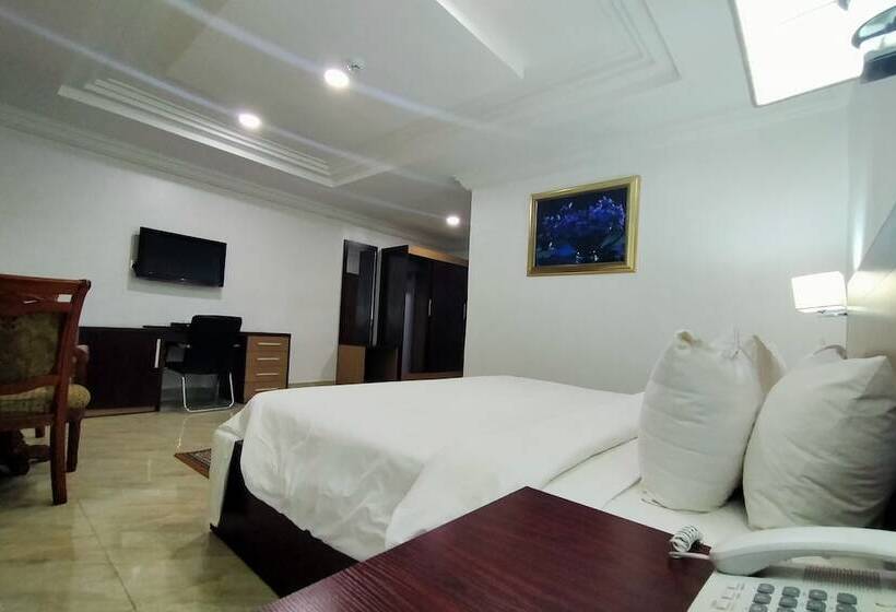 هتل Immaculate Platinum Luxury Resorts