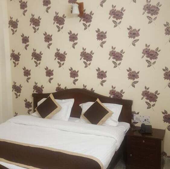 בית מלון כפרי The  Orion Gopal Bhawan