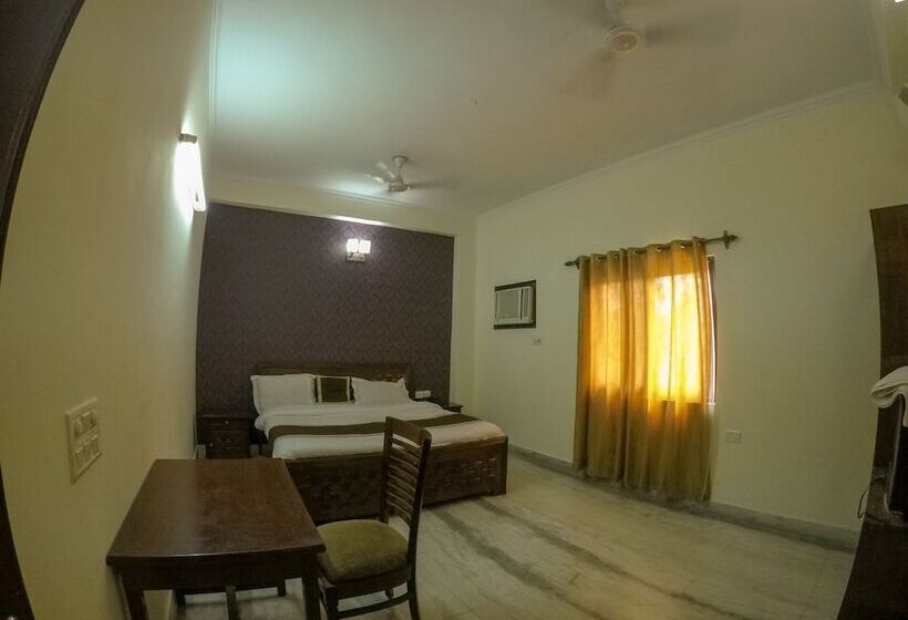 בית מלון כפרי The  Orion Gopal Bhawan