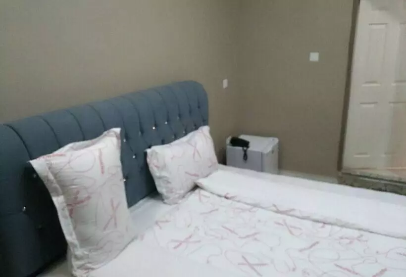 هتل The Prince Charles