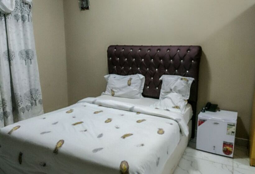 هتل The Prince Charles