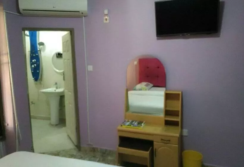 هتل The Prince Charles