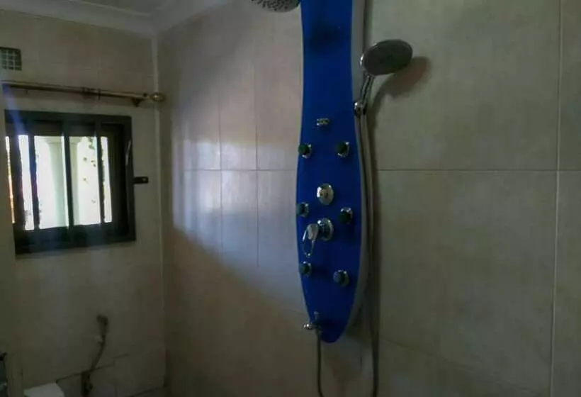 هتل The Prince Charles