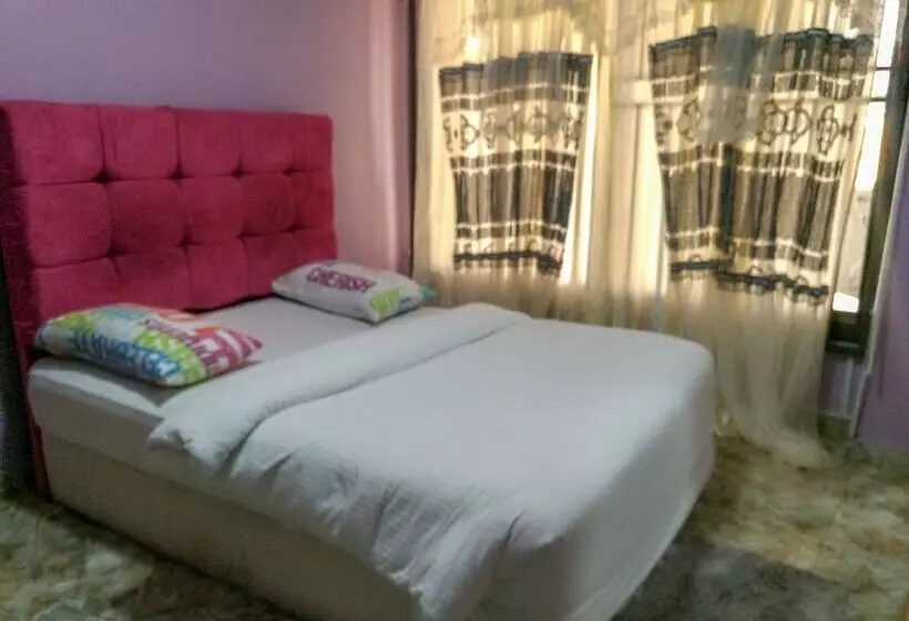 هتل The Prince Charles