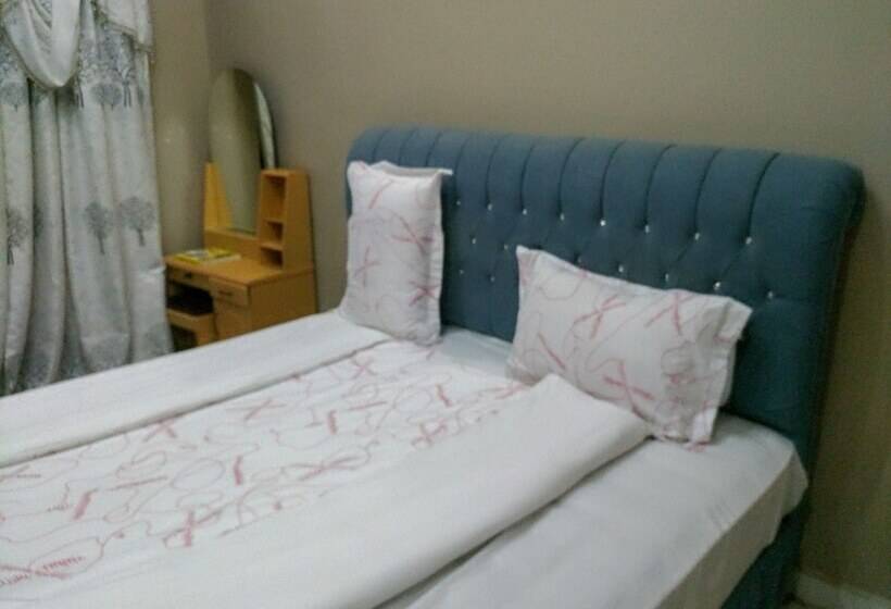 هتل The Prince Charles