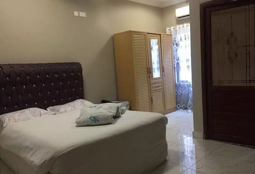 هتل The Prince Charles