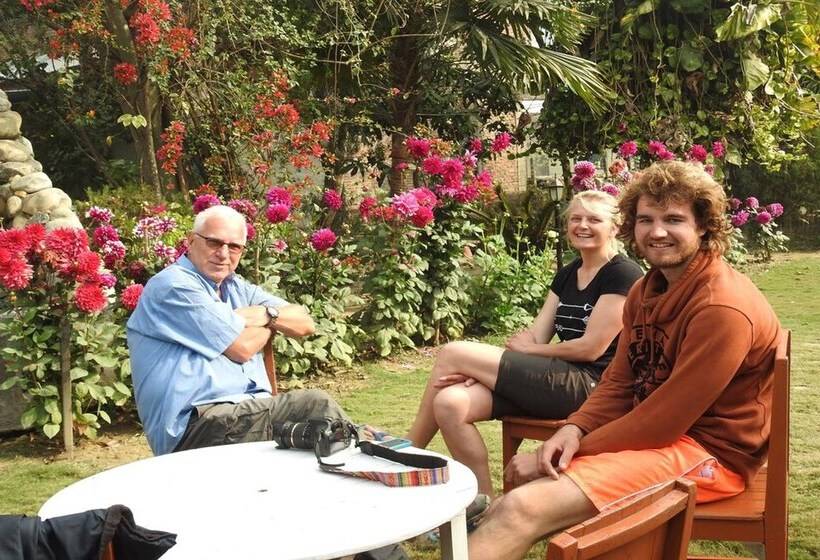 هتل Travellers Jungle Camp