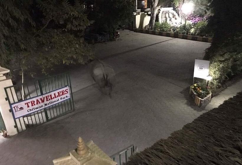 هتل Travellers Jungle Camp