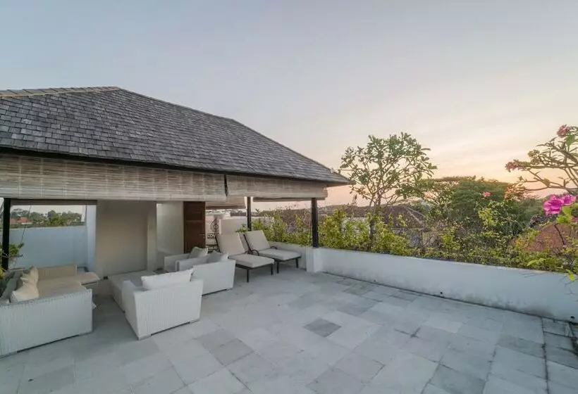 Levi Villa