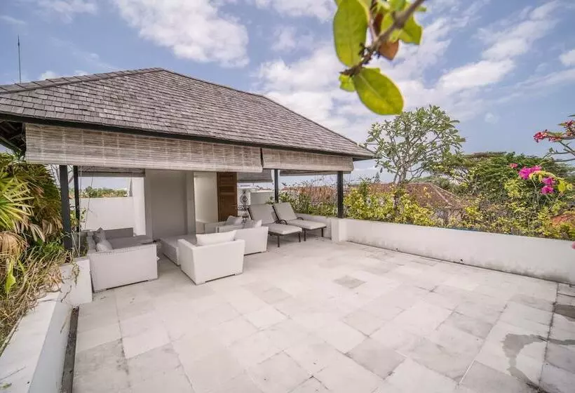 Levi Villa