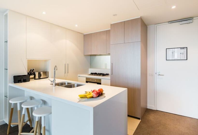 Mila, 1bdr Cremorne Apartment