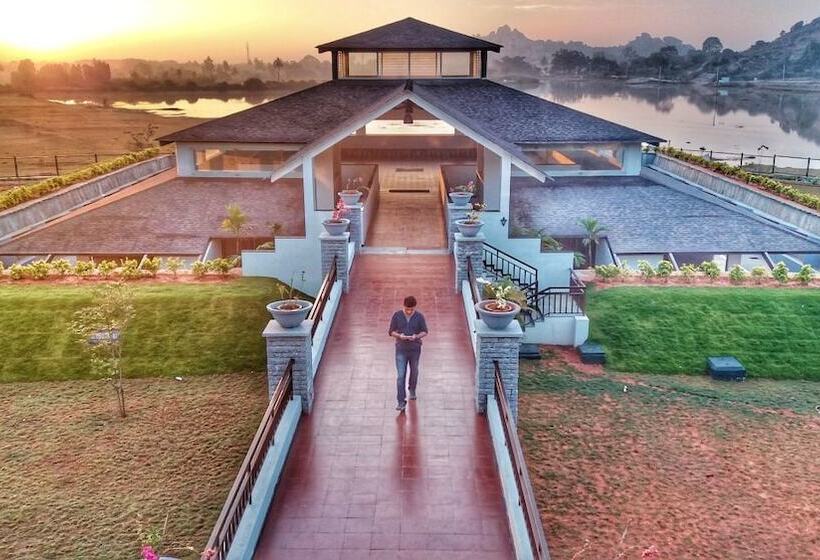 استراحتگاه Shathayu Retreat