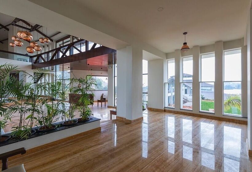 استراحتگاه Shathayu Retreat