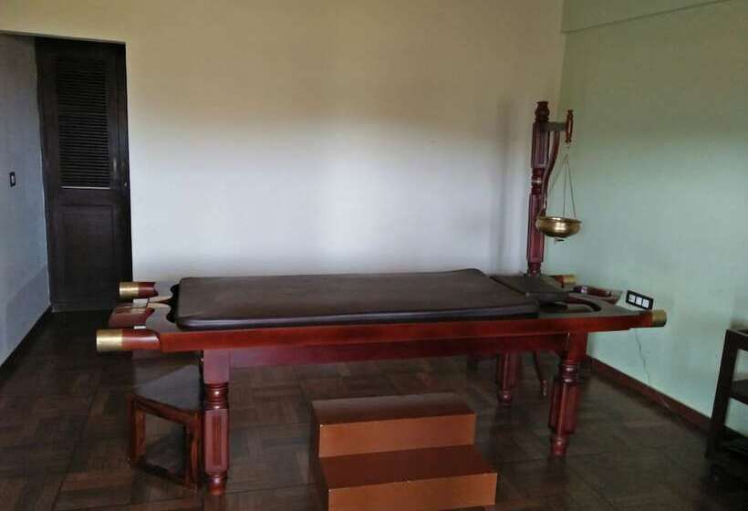 استراحتگاه Shathayu Retreat