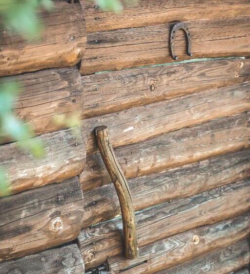 Sfendamos Wood Village