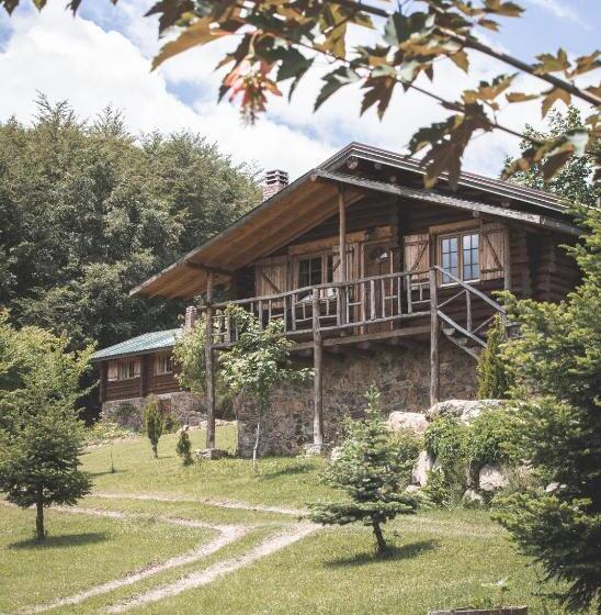 Sfendamos Wood Village