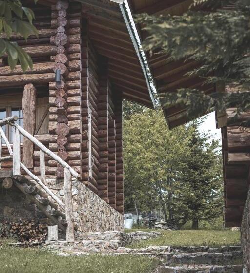 Sfendamos Wood Village