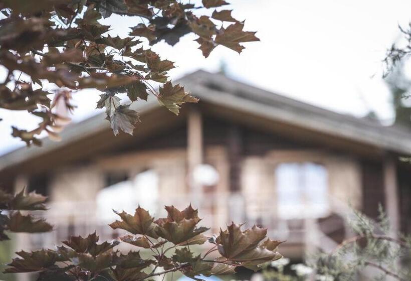 Sfendamos Wood Village