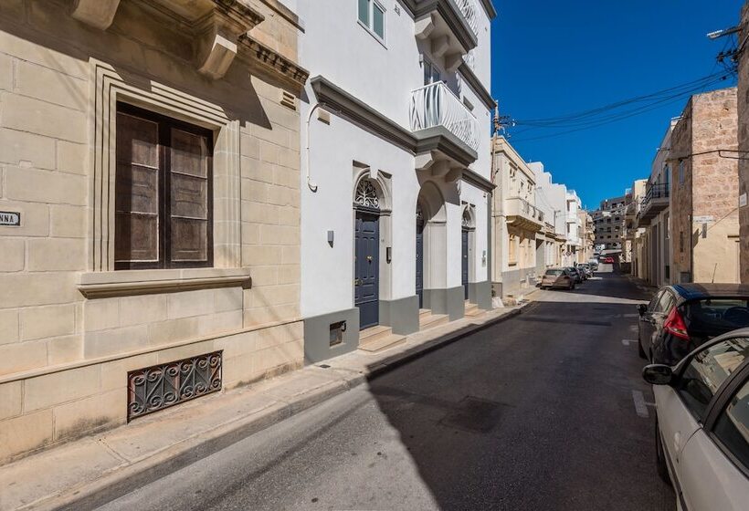 Yellow Pearl Apartments