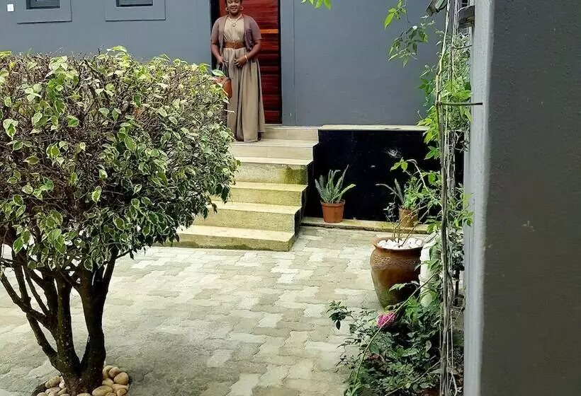 تختخواب و صبحانه Chinyonga Guesthouse