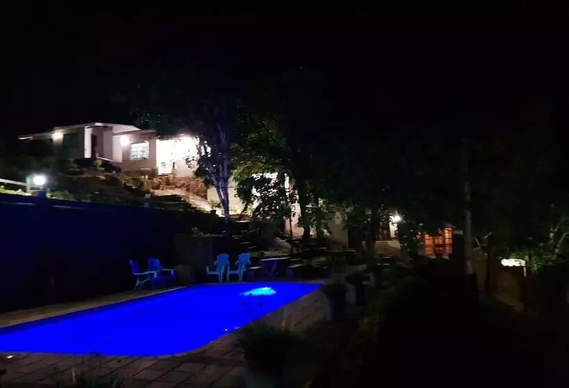 تختخواب و صبحانه Chinyonga Guesthouse