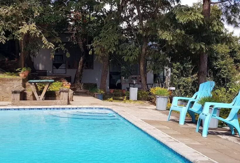 تختخواب و صبحانه Chinyonga Guesthouse