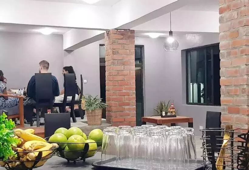 تختخواب و صبحانه Chinyonga Guesthouse