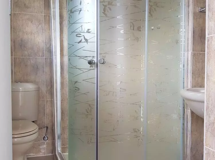 تختخواب و صبحانه Chinyonga Guesthouse