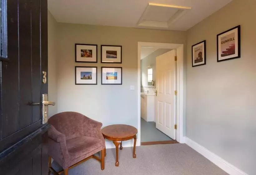 簡易ホテル The Plough